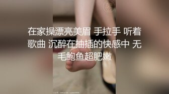 商场抄底短裙美女穿着透明内裤能看到她的黑B毛