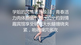 背带裤短丝袜的烫发熟妇