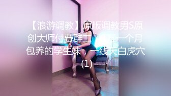 餐厅女厕抱着宠物来上厕所的美女 BB黑的像碳一样